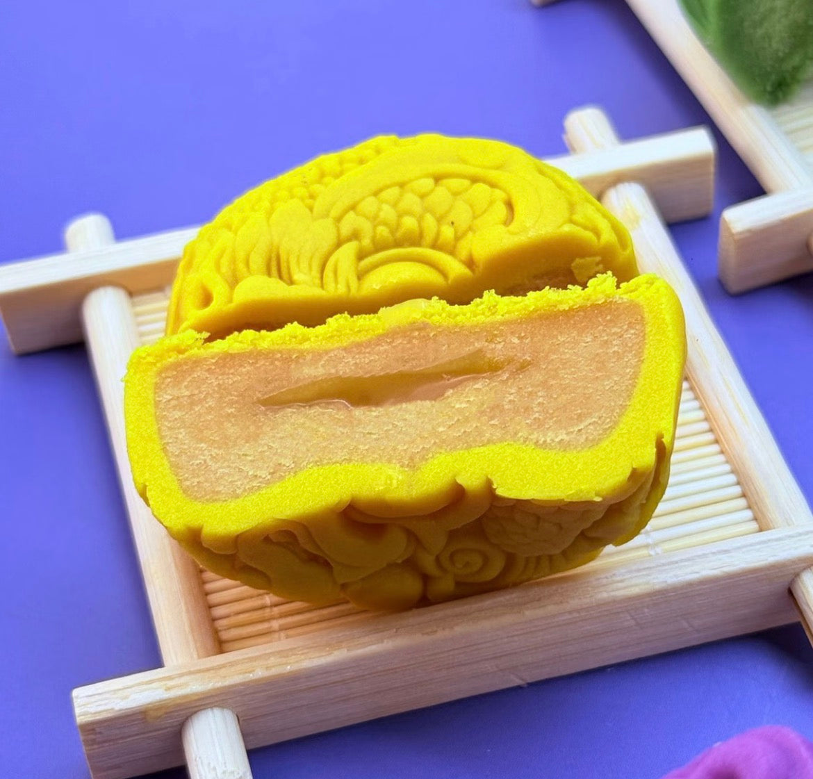 Mooncake Gift Box 6pcs Seasonal Mid-Autumn Flavors 300 g