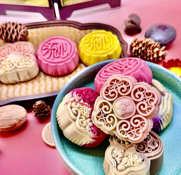 Mooncake Gift Box 6pcs Seasonal Mid-Autumn Flavors 300 g