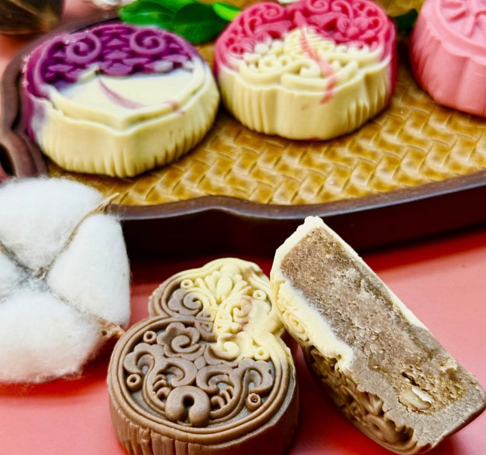 Mooncake Gift Box 6pcs Seasonal Mid-Autumn Flavors 300 g