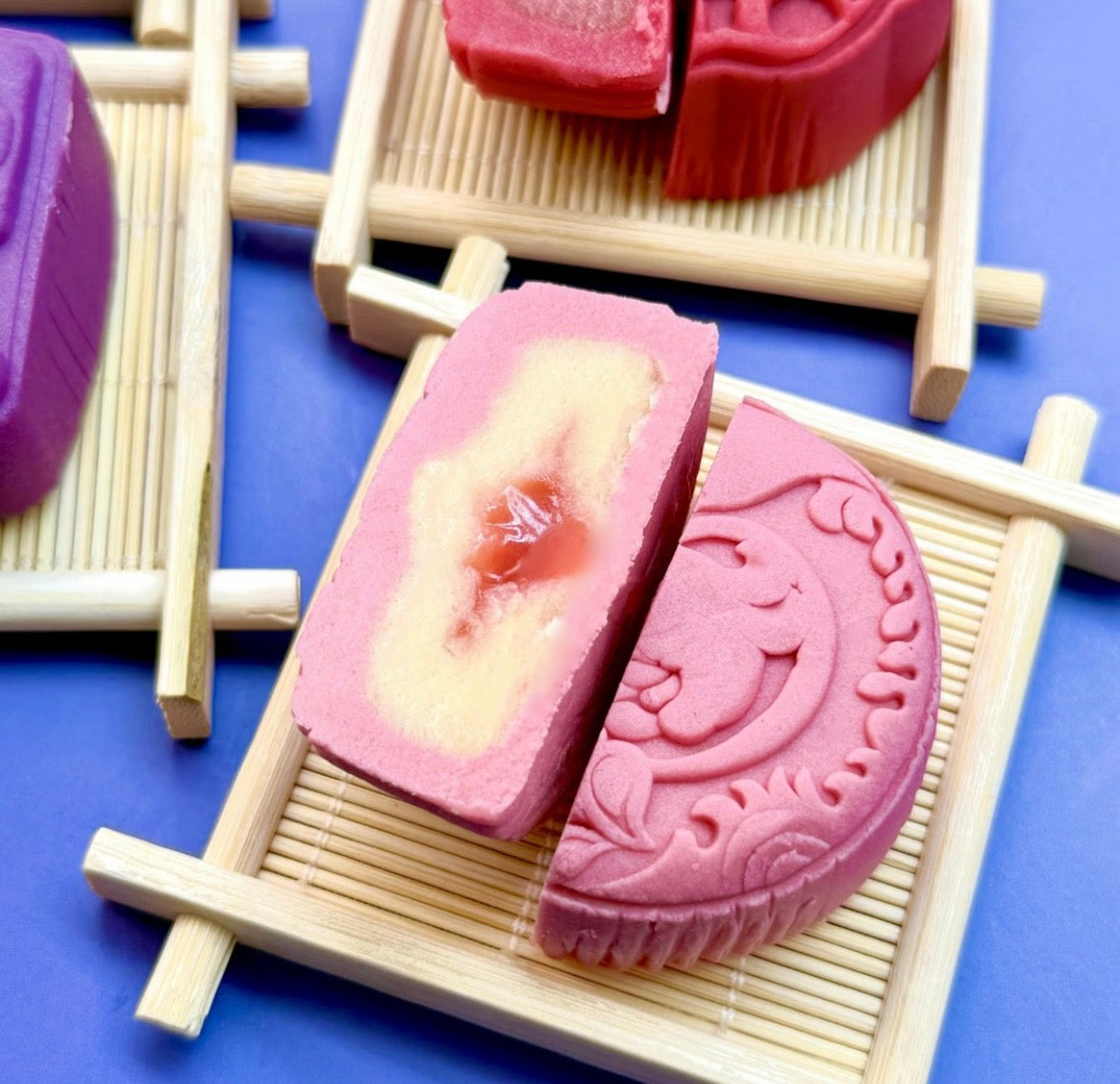 Mooncake Gift Box 6pcs Seasonal Mid-Autumn Flavors 300 g