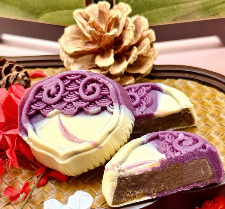 Mooncake Gift Box 6pcs Seasonal Mid-Autumn Flavors 300 g