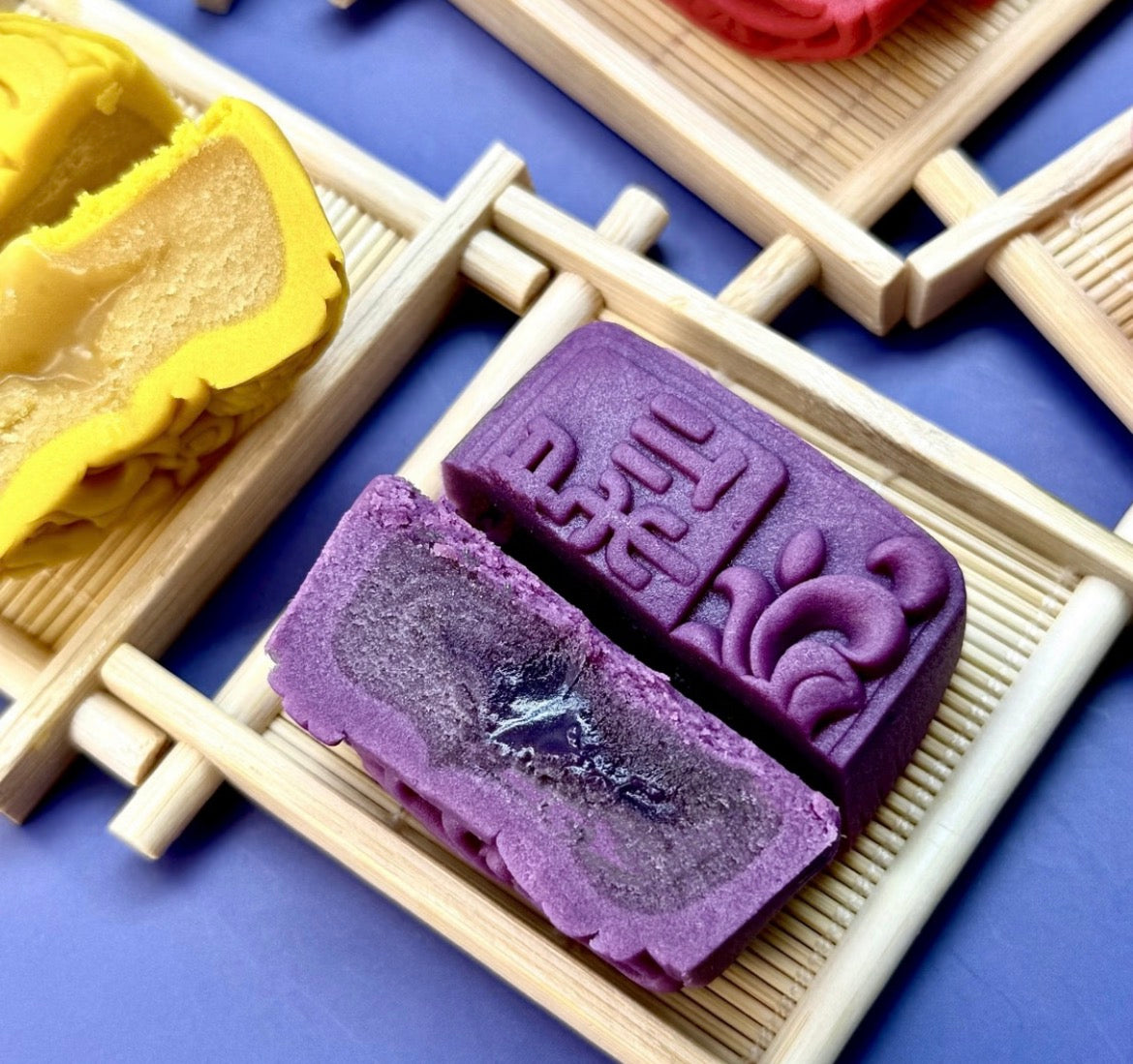 Mooncake Gift Box 6pcs Seasonal Mid-Autumn Flavors 300 g
